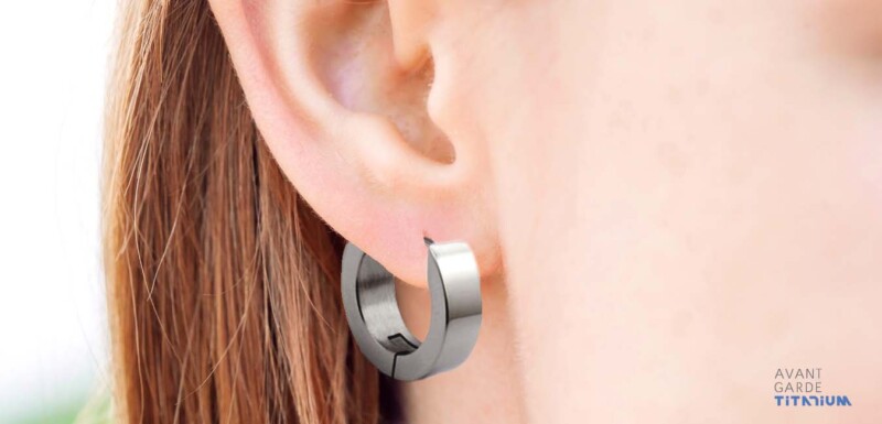 Orecchini A Cerchio In Titanio G23 Per Orecchie Sensibili - Mezzo Cerchio Con Zirconi - Ipoallergenici E Leggeri - Regalo Donna