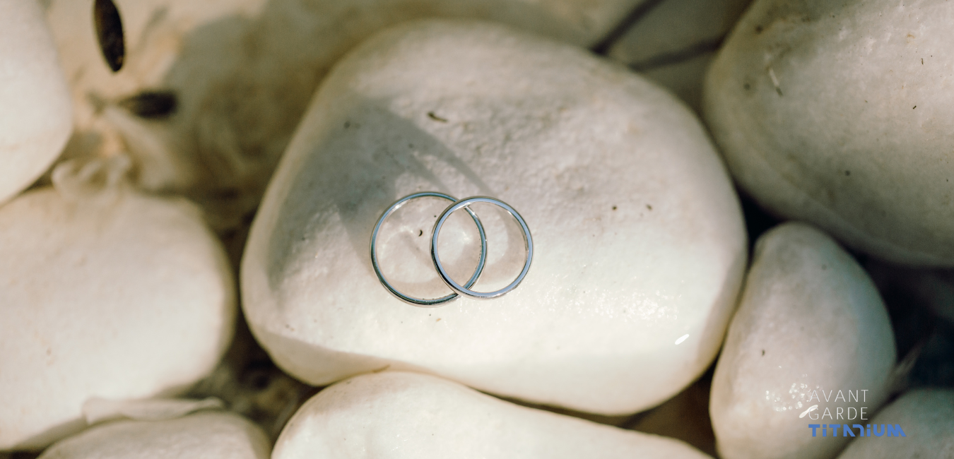 Pipe-Cut Tension Titanium Rings With Round Stones 