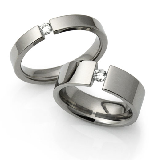 Highly Polished Solitaire Titanium Tension Ring with Triangle Cut